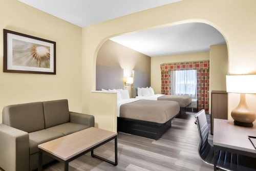 Queen Suite Near JVC Family Medicine HOU 7 Luxury Bookings