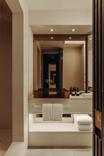 Deluxe Room Near Boundary Gardens LON 2 Luxury Bookings