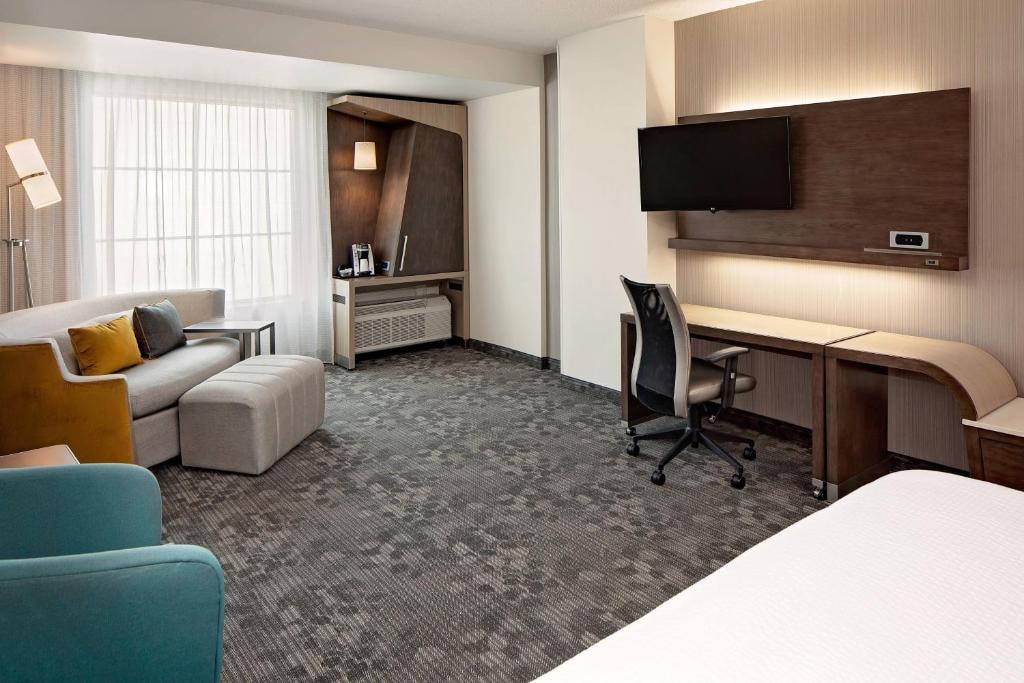 King Room Near The Dallas World Aquarium DAL Luxury Bookings