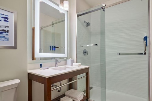 Guest Room Near Thorne Stadium HOU 1 Luxury Bookings