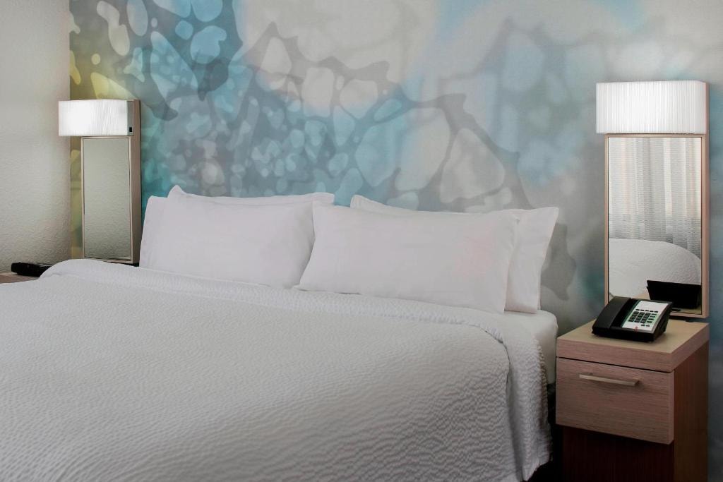 Queen Room Near Buena Vista Watersports ORL Luxury Bookings