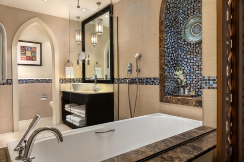 Deluxe Room Near Ibn Battuta Mall 3 Luxury Bookings