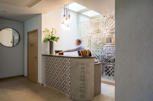 Queen Room Near Temple Church LON 8 Luxury Bookings