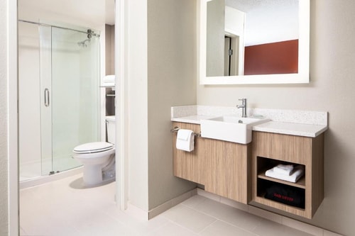 King Suite Near The Dallas World Aquarium DAL 8 Luxury Bookings