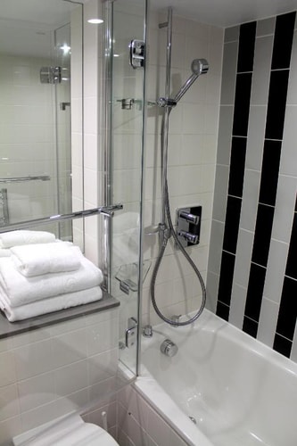Economy Double Room Near Italian Gardens LON 6 Luxury Bookings