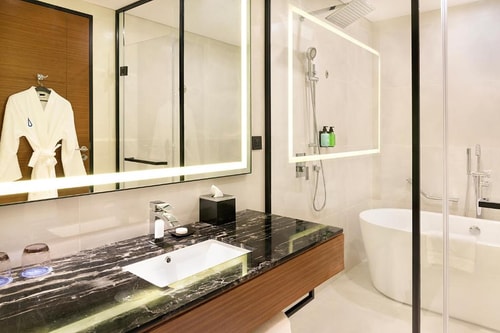 Deluxe King Or Twin Room Near Life Pharmacy Deira 4 Luxury Bookings