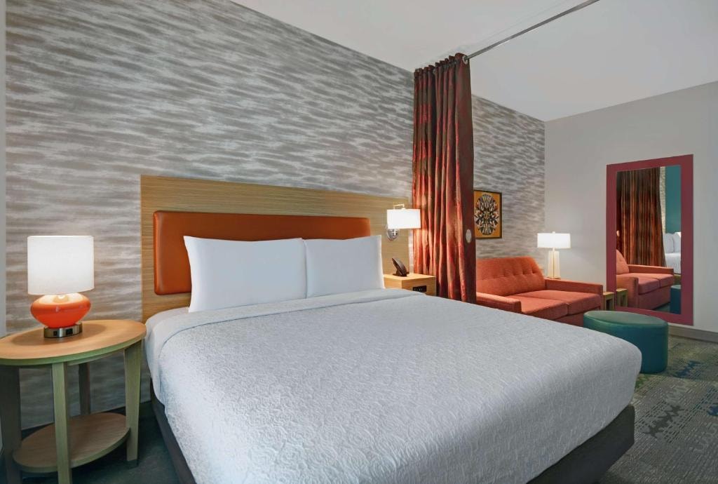 King Studio Suite Near Brays Bayou Park HOU Luxury Bookings