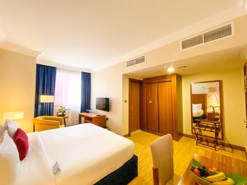 Premium King Room Near To Plant Exhibition Garden 2 Luxury Bookings