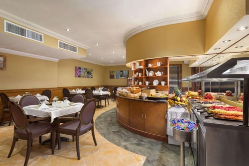 Luxury Suite Room Near Corniche Beach Abu Dhabi 6 Luxury Bookings