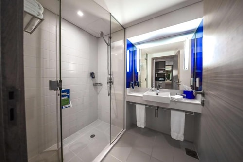 Standard Room Near Yas Beach By Luxury Bookings. 8 Luxury Bookings