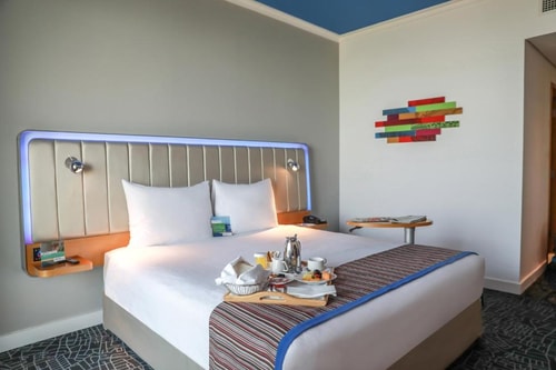 Suite With Terrace Near Yas Beach. 2 Luxury Bookings