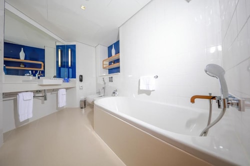 Suite With Terrace Near Yas Beach. 11 Luxury Bookings