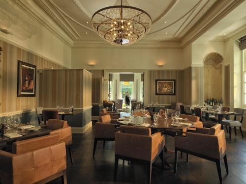 Classic Double Room Near Sunken Garden LON 13 Luxury Bookings