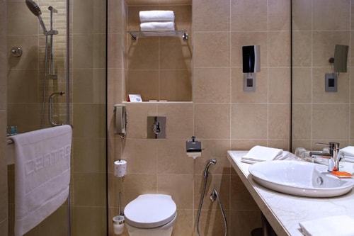 King Room Near Wahda Mall And Al Nahyan Stadium 3 Luxury Bookings