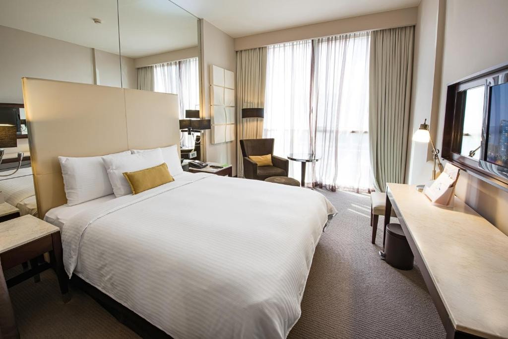 King Room Near Wahda Mall And Al Nahyan Stadium Luxury Bookings