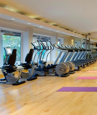 Studio Apartment Near Star Galleria Cinema 16 Luxury Bookings