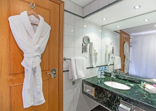 Deluxe Room near World Trade Centre Ab 1 Luxury Bookings