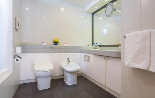Deluxe Room near World Trade Centre Ab 3 Luxury Bookings