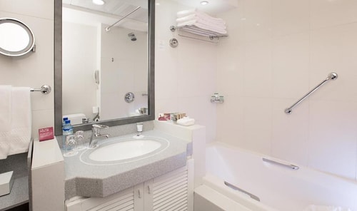Deluxe Room near World Trade Centre Ab 9 Luxury Bookings