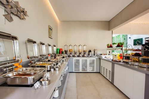 Superior Room Near Nostalgia Cafe 7 Luxury Bookings