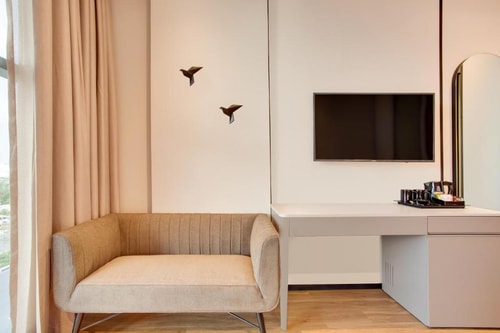 Executive Suite Near Nostalgia Cafe 10 Luxury Bookings