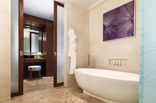 Superior Room At Maryah Island Near Sports Park 3 Luxury Bookings