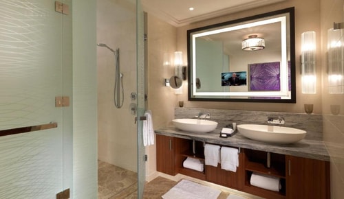 Superior Room At Maryah Island Near Sports Park 2 Luxury Bookings