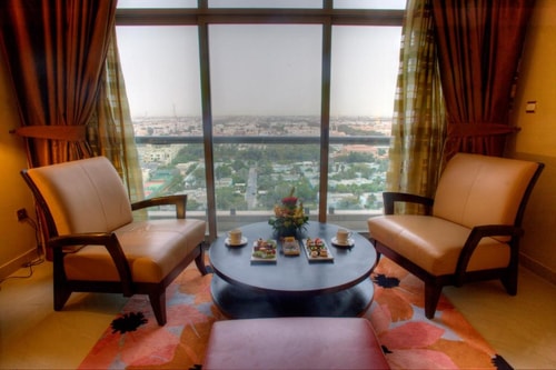 Deluxe King Suite Near Corniche Beach. 8 Luxury Bookings