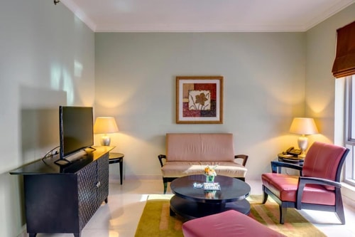 Deluxe King Suite Near Corniche Beach. 12 Luxury Bookings