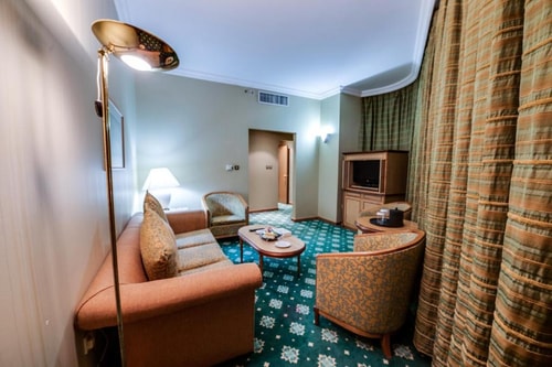 Executive Suite Near Capital Park 4 Luxury Bookings