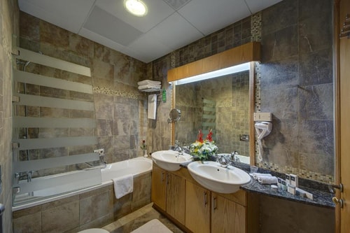 One Bedroom Apartment Near Pak Darbar Restaurant 4 Luxury Bookings