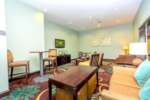 Queen Studio Suite Near Thorne Stadium HOU 8 Luxury Bookings
