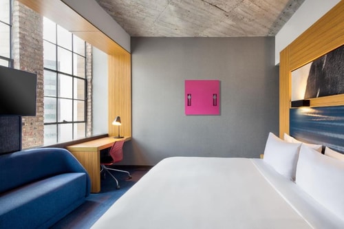 Guest King Room Near Pioneer Plaza DAL Luxury Bookings