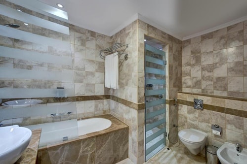 Deluxe Room Near Mall Of Emirates Pets are Allowed 2 Luxury Bookings