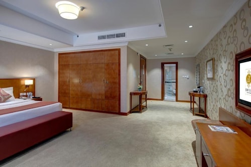 Deluxe Room Near Mall Of Emirates Pets are Allowed 4 Luxury Bookings