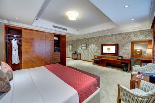 Deluxe Room Near Mall Of Emirates Pets are Allowed 1 Luxury Bookings