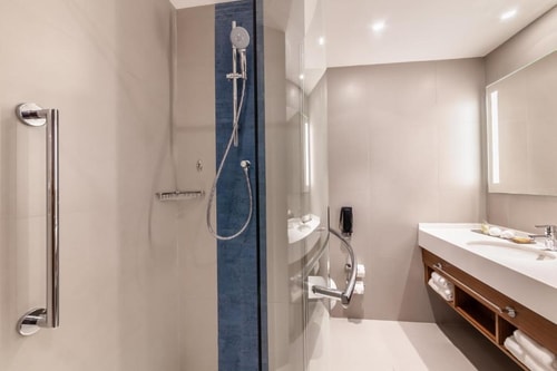 1 Bedroom Suite Near Al Jaddaf Metro Station 9 Luxury Bookings