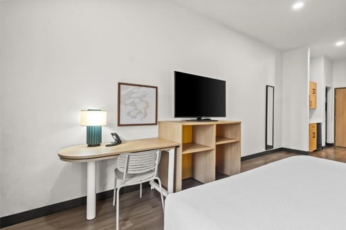 King Room Near William P. Hobby Airport HOU 3 Luxury Bookings