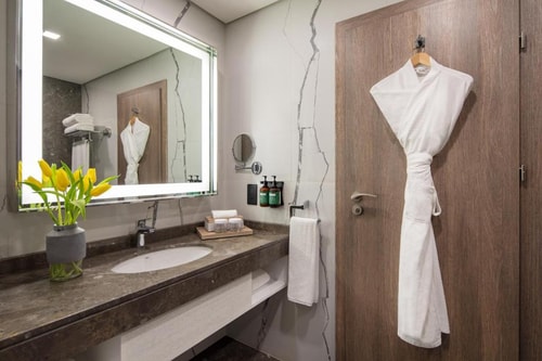 Deluxe King Or Twin Room Near Palm West Beach 5 Luxury Bookings
