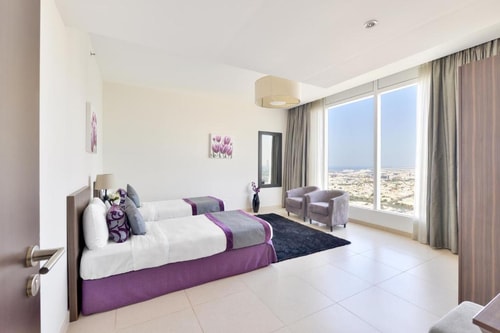 Standard 2 Bedroom Apartment Near WTC Metro 2 Luxury Bookings