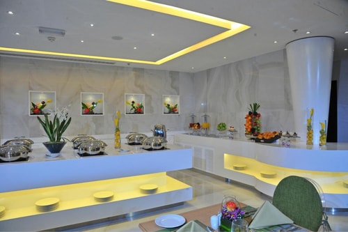 Deluxe Room With City View Near Abu Dhabi Corniche 11 Luxury Bookings
