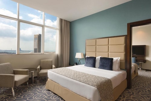 Deluxe Room With City View Near Abu Dhabi Corniche 4 Luxury Bookings