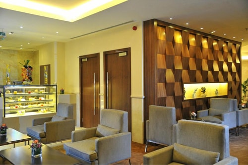 Deluxe Room With City View Near Abu Dhabi Corniche 7 Luxury Bookings