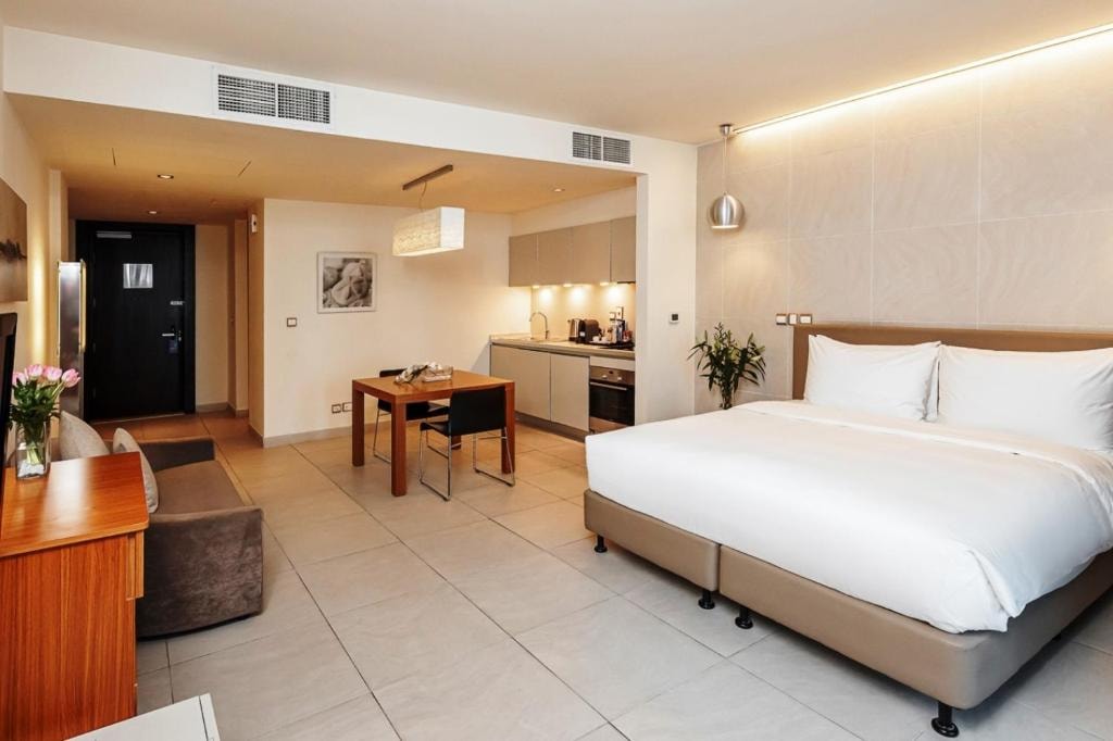 Studio Apartment Near Marina Mall Ab Luxury Bookings
