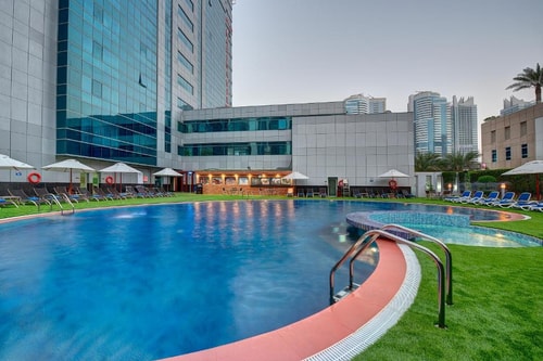 1 Bedroom Apt Near Marina Mall by Luxury Bookings 15 Luxury Bookings