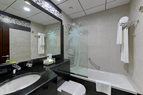 2 Bedroom Aprt Near Fujairah Exhibition Center 4 Luxury Bookings