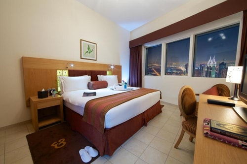 Three Bedroom Apartment near Mina Seyahi Beach Luxury Bookings