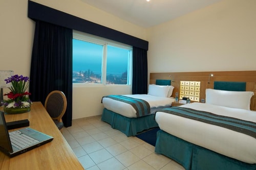 Three Bedroom Apartment near Mina Seyahi Beach 3 Luxury Bookings