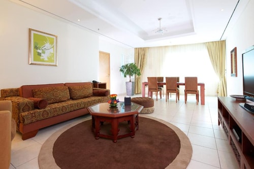 Three Bedroom Apartment near Mina Seyahi Beach 5 Luxury Bookings