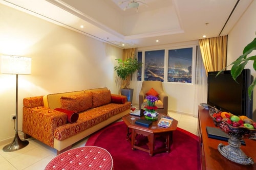Three Bedroom Apartment near Mina Seyahi Beach 7 Luxury Bookings